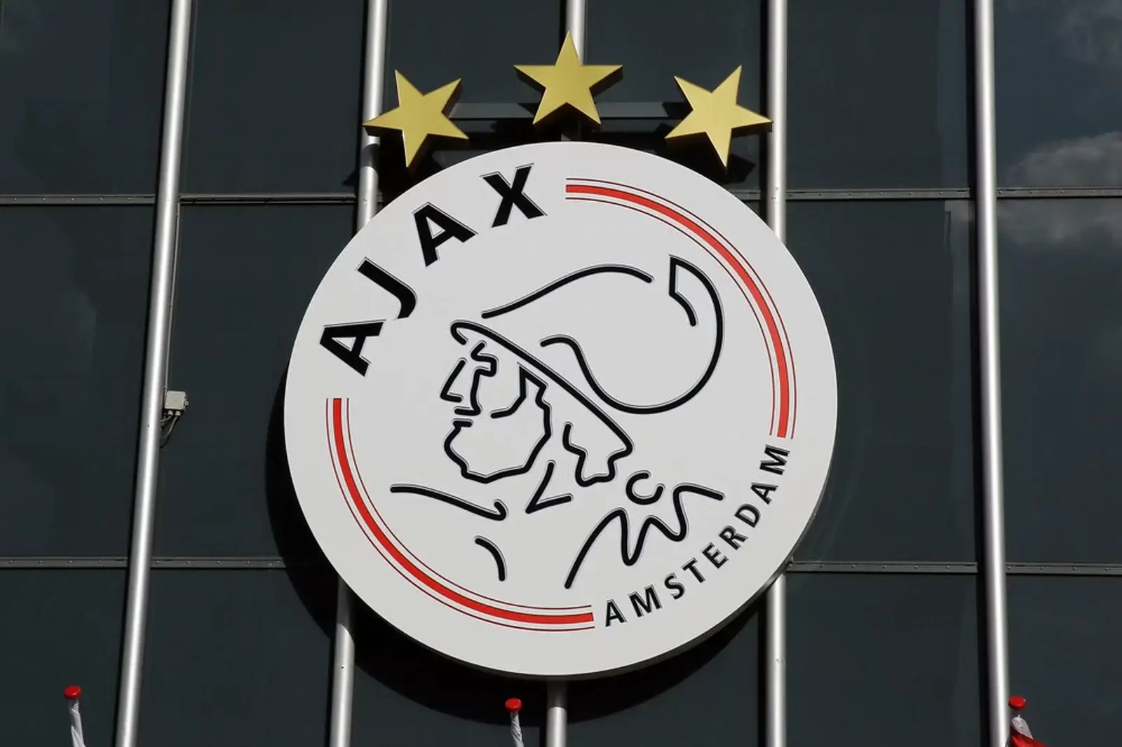 KPMG onderzoekt rol en belangen Mislintat in transacties bij Ajax