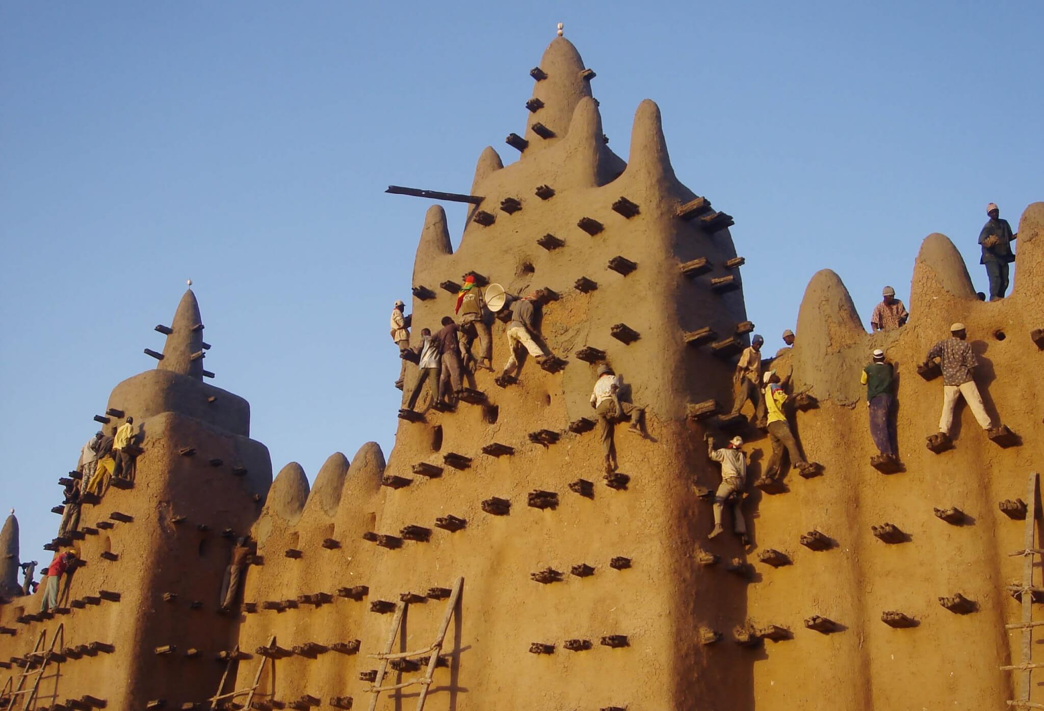 Archi Mali timbuktu People climbing